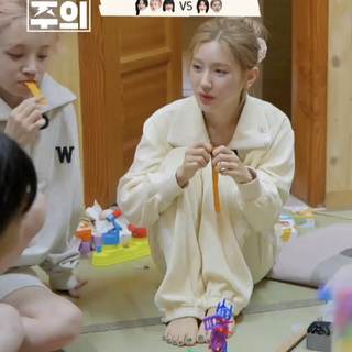 Mi-Yeon Cho feet photo thumbnail