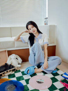 Mi-Yeon Cho feet photo thumbnail