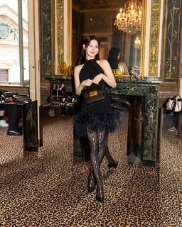 Mi-Yeon Cho feet photo thumbnail