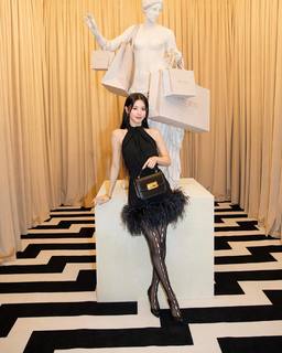 Mi-Yeon Cho feet photo thumbnail