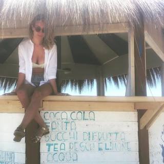 Mia Ceran feet photo thumbnail