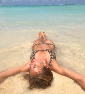 Mia Ceran feet photo thumbnail