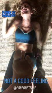 Mia Ceran feet photo thumbnail