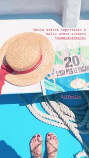 Mia Ceran feet photo thumbnail