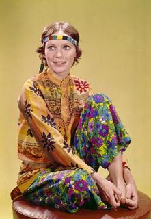 Mia Farrow feet photo 2