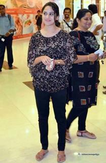 Mia George feet photo thumbnail