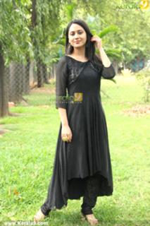 Mia George feet photo thumbnail