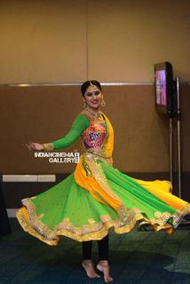 Mia George feet photo thumbnail