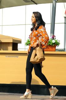 Mia George feet photo thumbnail