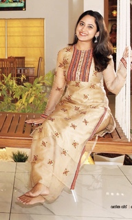 Mia George feet photo thumbnail