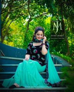 Mia George feet photo thumbnail