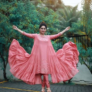 Mia George feet photo thumbnail