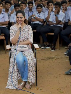 Mia George feet photo thumbnail