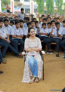 Mia George feet photo thumbnail