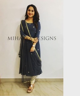 Mia George feet photo thumbnail