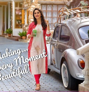 Mia George feet photo thumbnail