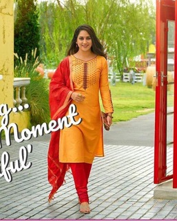 Mia George feet photo thumbnail