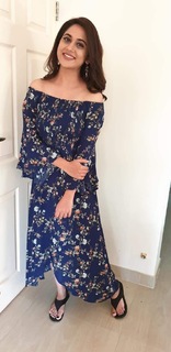 Mia George feet photo thumbnail