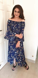 Mia George feet photo thumbnail