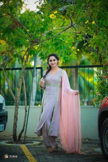 Mia George feet photo thumbnail