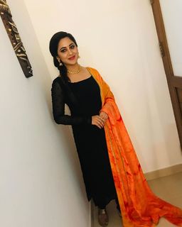 Mia George feet photo thumbnail