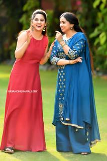 Mia George feet photo thumbnail