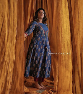 Mia George feet photo thumbnail