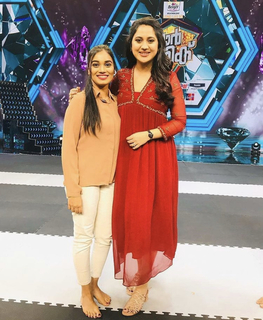 Mia George feet photo thumbnail