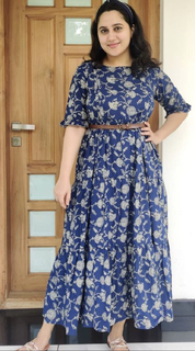 Mia George feet photo thumbnail