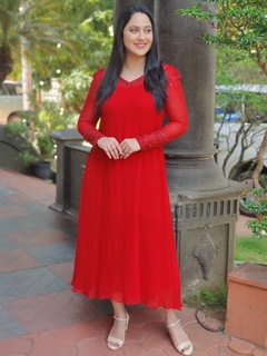 Mia George feet photo thumbnail