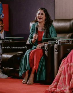 Mia George feet photo thumbnail