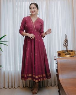 Mia George feet photo thumbnail