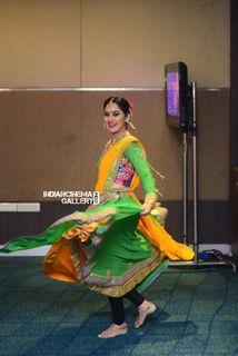 Mia George feet photo thumbnail