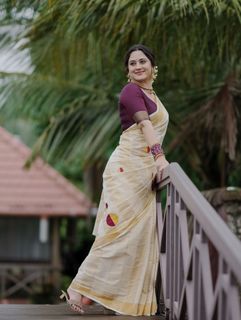 Mia George feet photo thumbnail