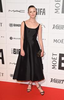 Mia Goth feet photo thumbnail