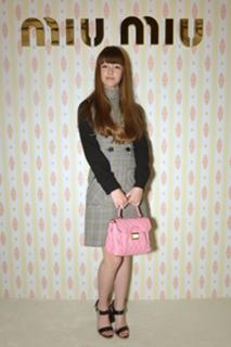 Mia Goth feet photo thumbnail