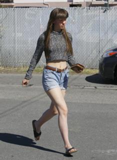 Mia Goth feet photo thumbnail