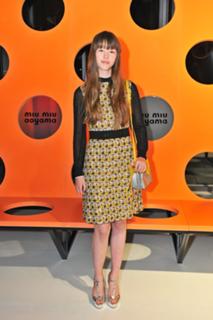 Mia Goth feet photo thumbnail