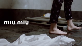 Mia Goth feet photo thumbnail