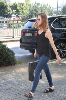 Mia Goth feet photo thumbnail