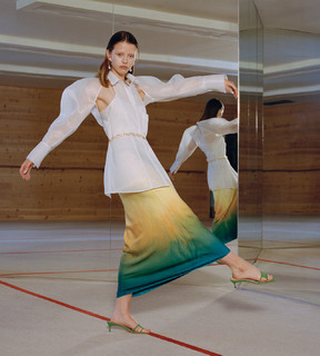 Mia Goth feet photo thumbnail