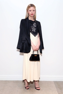 Mia Goth feet photo thumbnail