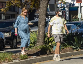 Mia Goth feet photo thumbnail