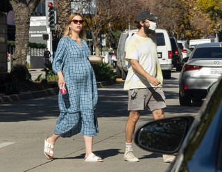Mia Goth feet photo thumbnail