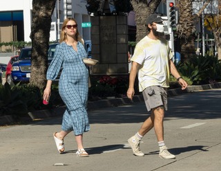 Mia Goth feet photo thumbnail