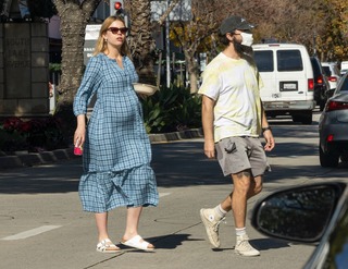 Mia Goth feet photo thumbnail