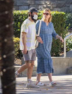 Mia Goth feet photo thumbnail