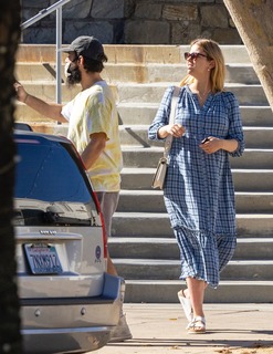 Mia Goth feet photo thumbnail