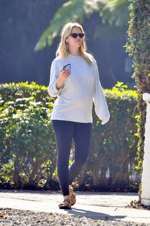 Mia Goth feet photo thumbnail