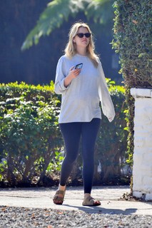 Mia Goth feet photo thumbnail